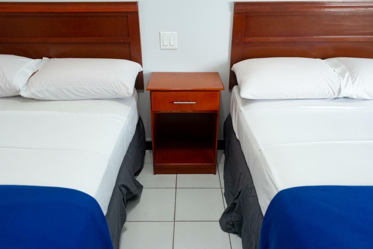 Status Hotel Georgetown Bagian luar foto